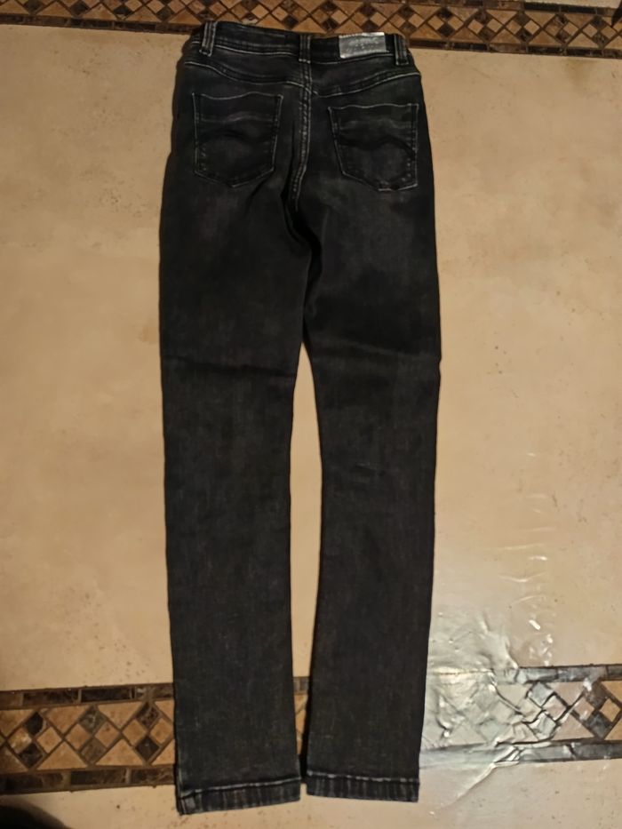 Jeans enfant très bon état - photo numéro 5
