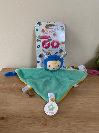Doudou plat astronaute bleu vert étoile attache sucette corolle neuf