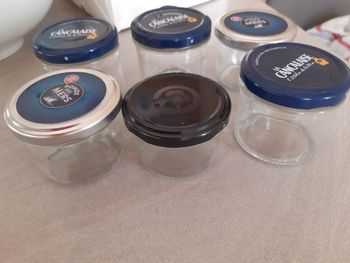 6 petits pots en verre à vis