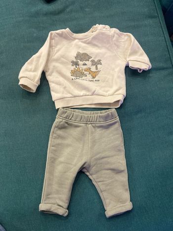 Ensemble dinosaure kiabi taille 3 mois