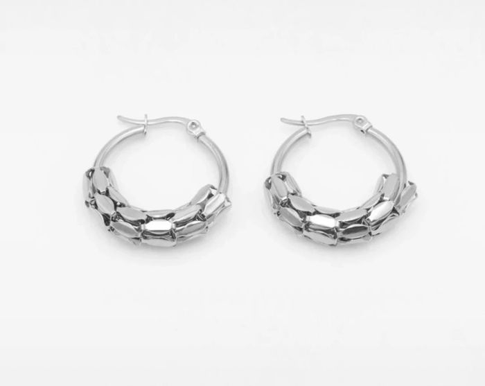 Une paire de boucles d’oreilles en acier inoxydable de très bonne qualités résiste à l’eau - photo numéro 2
