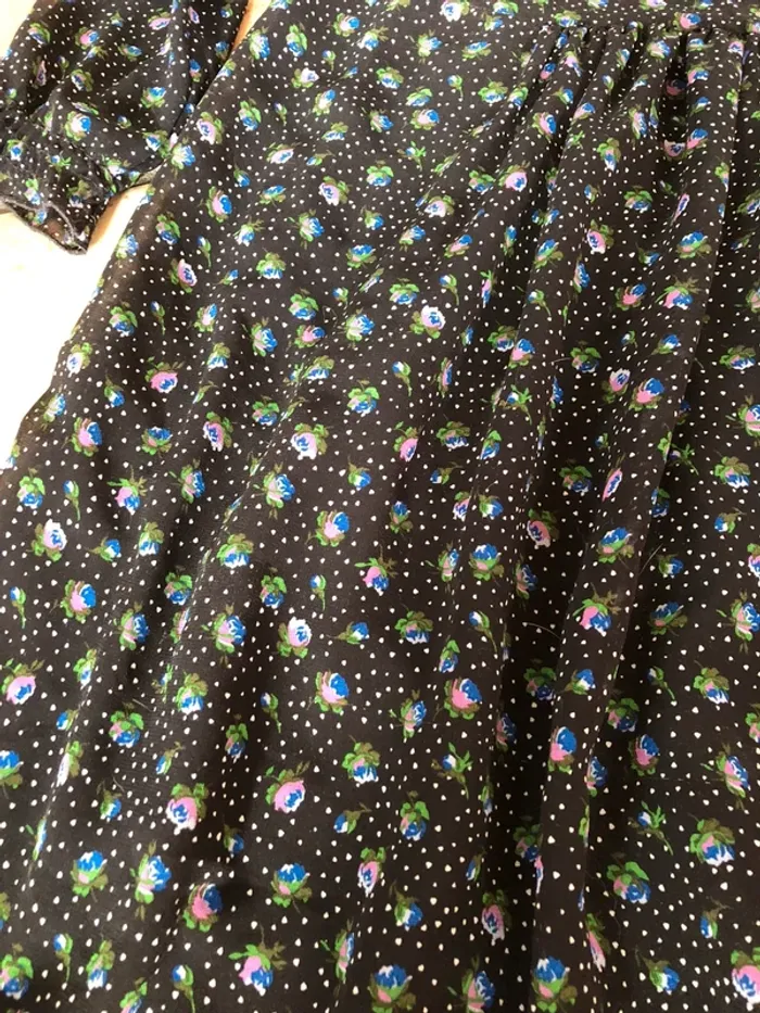 Jolie robe printanière - photo numéro 2