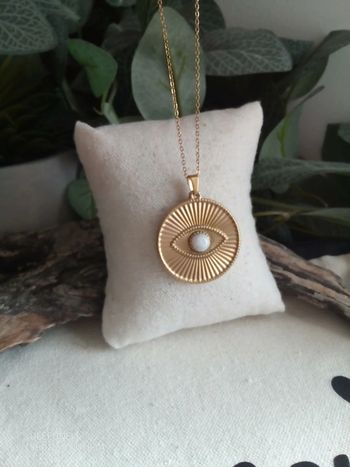 Collier pendentif oeil pierre de lune naturelle