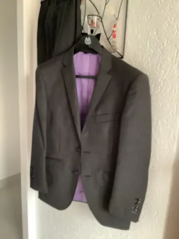 Costume neuf sur mesure