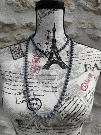 Joli sautoir collier  gris perles plastiques