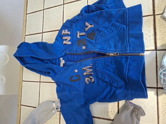 Lot pulls 6 mois - photo numéro 2