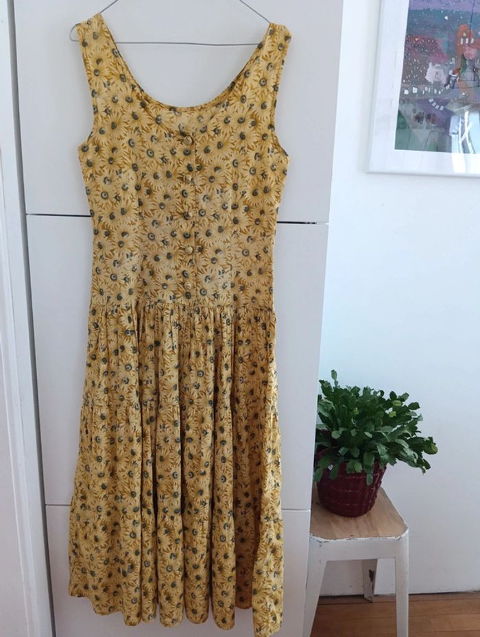 Robe vintage longue Boutonnée dos
Imprimé tournesols - photo numéro 4
