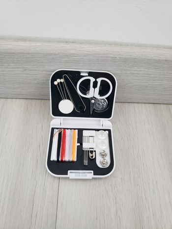 Petit étui de couture format miroir de poche