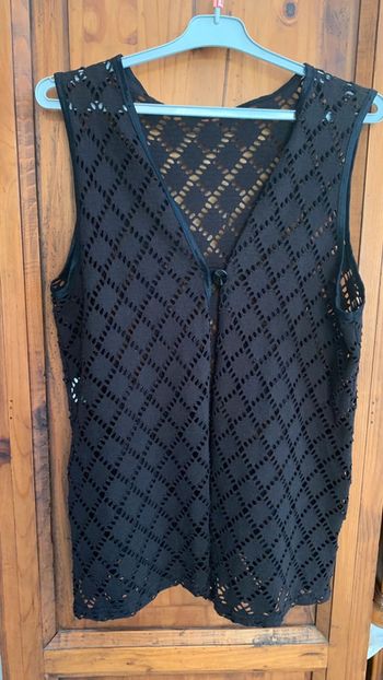 Gilet sans manche ajouré