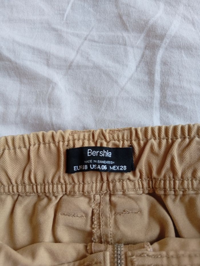 Jupe trapèze Bershka taille 38 - photo numéro 3