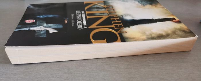 Livre Stephen King La Tour Sombre 1- Le pistolero - photo numéro 3