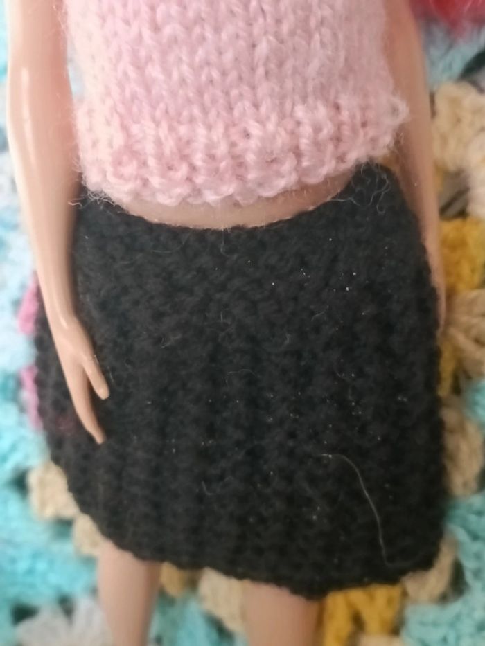 Tenue col roulé et jupe noire - photo numéro 3