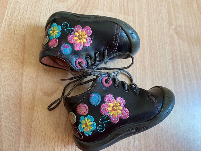 Belle paire de bottines en cuir marron Orchestra T. 18 fille TBE - photo numéro 2