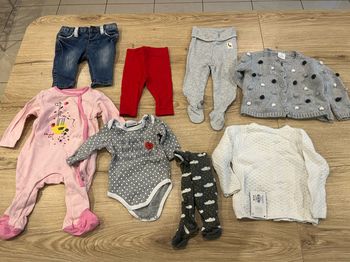 Lot de 8 vêtements fille taille 3 mois en très bon état