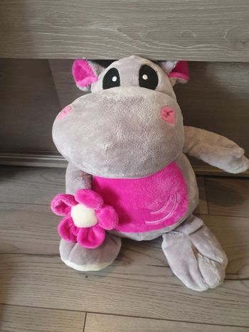 Hippopotame rose et gris