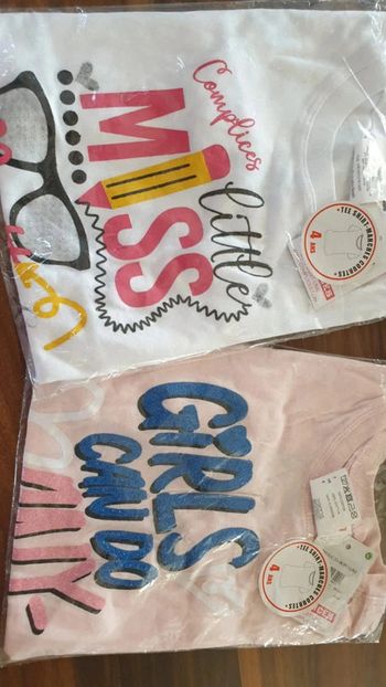 Lot 2 Jolis t shirts neufs 4 ans complices