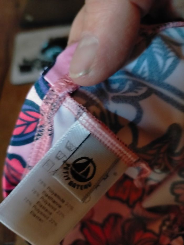 Joli bonnet de bain Petit Bateau 5/6 ans - photo numéro 2