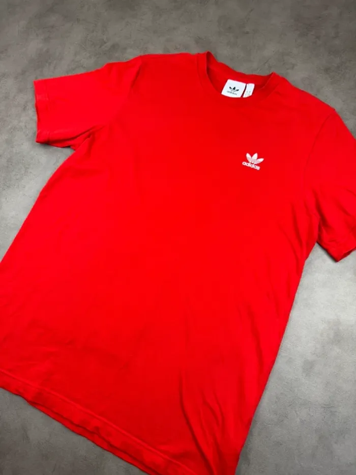 T-shirt Adidas Rouge Logo Brodé Taille M - photo numéro 2