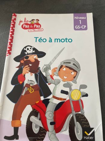 Livre je lis pas à pas Téo à moto cp