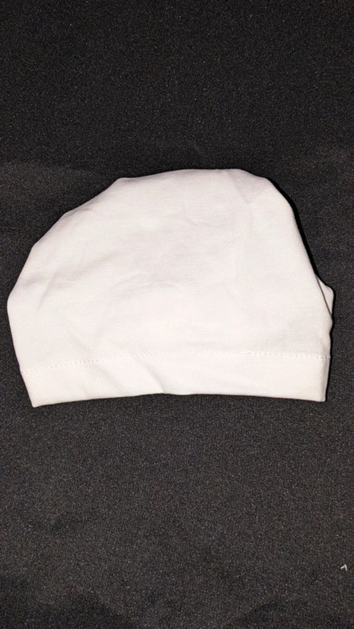 Bonnet bébé fille blanc jamais porté 3/6 mois - photo numéro 2