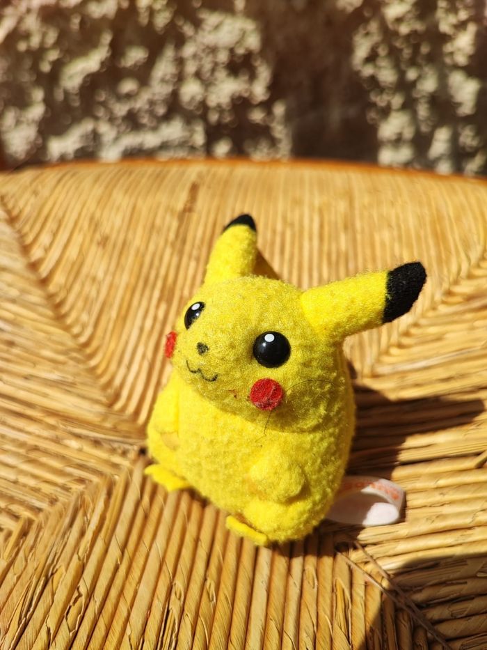Peluche doudou vintage Pikachu pokémon A - photo numéro 5