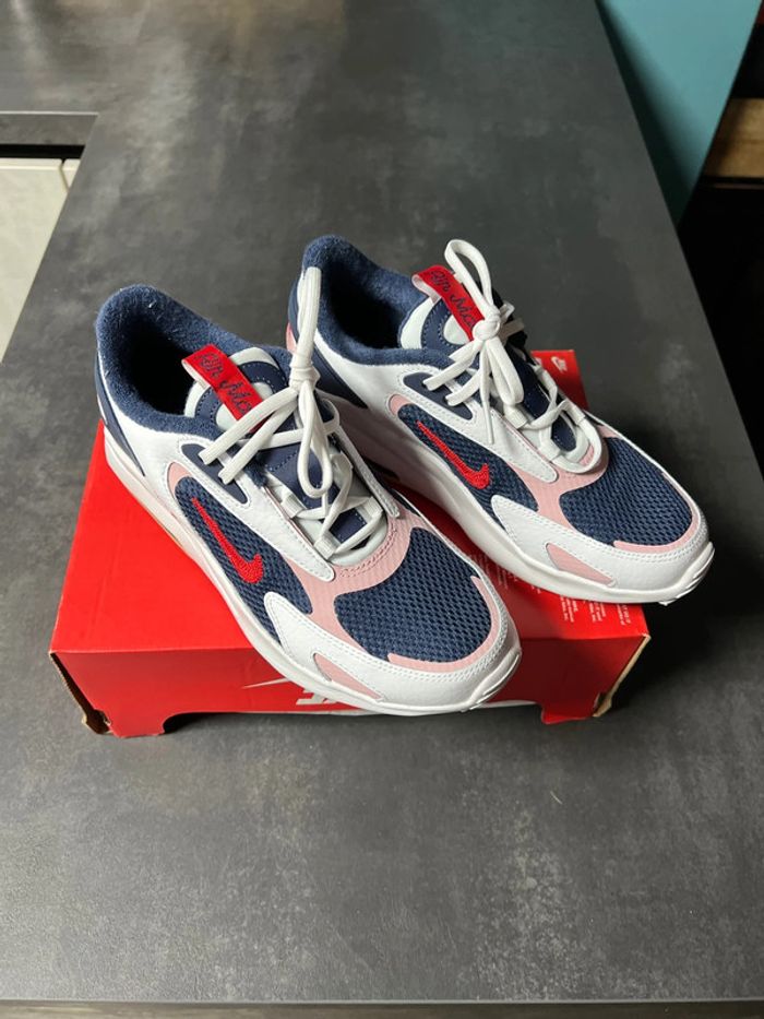 Basket Nike taille 37.5 - photo numéro 3