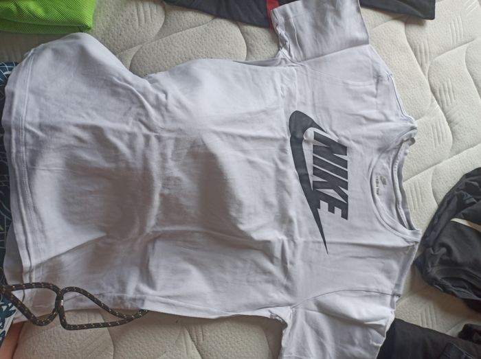 Tee shirt