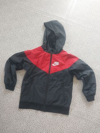 veste nike coupe vent enfant xs 122 128 noir rouge capuche zip