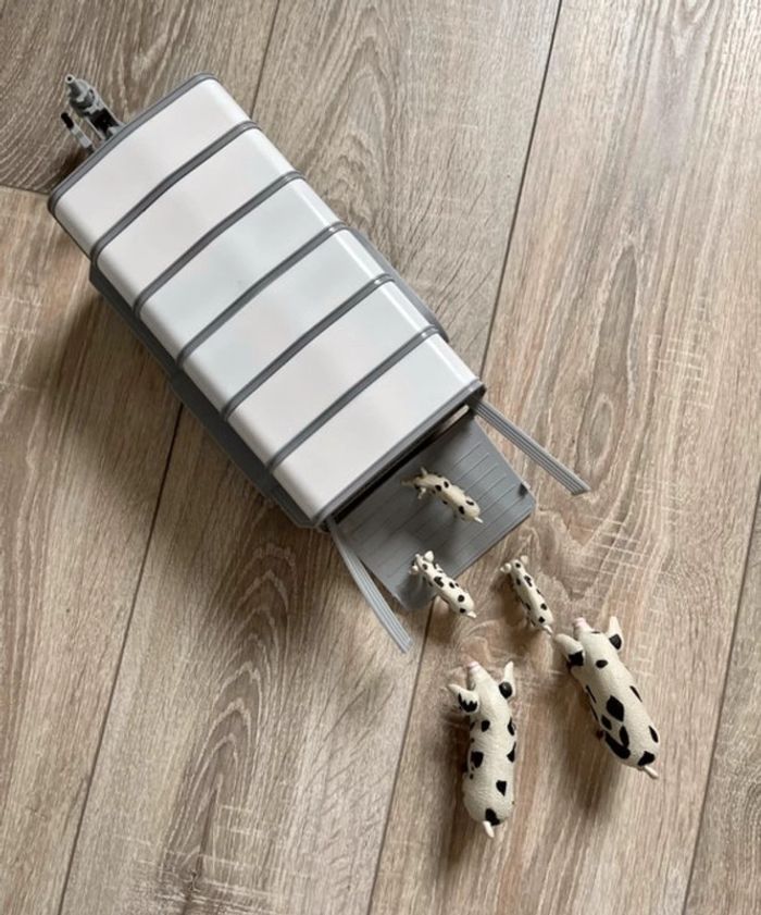 Remorque avec 6 cochons - photo numéro 2