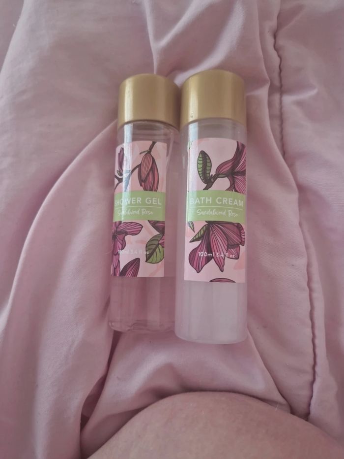Crème et gel douche neuf