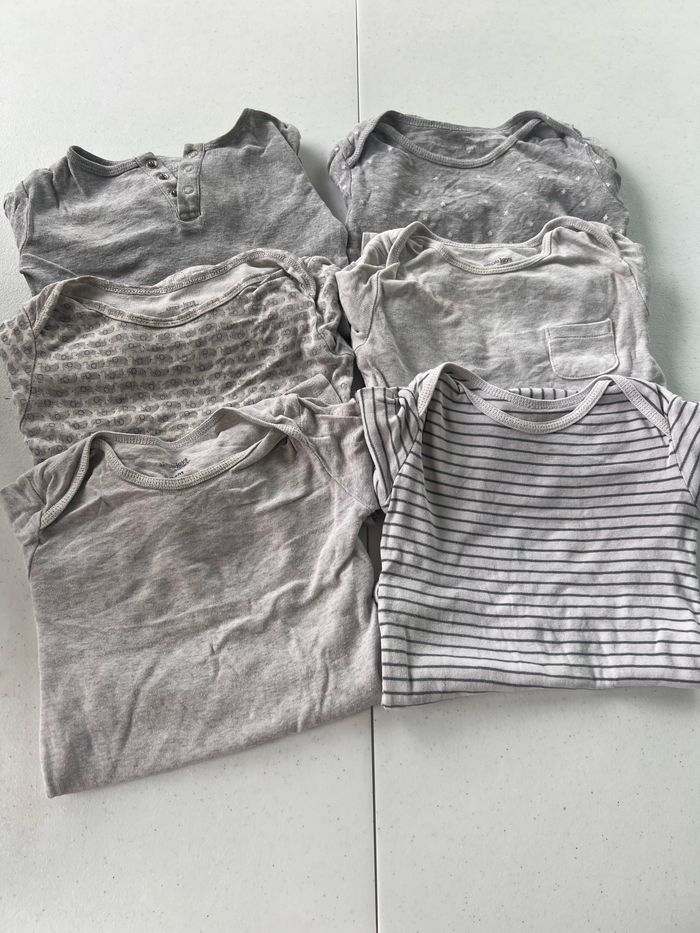 Lot de bodies carter’s Très bon état  Taille 24 mois ans   Prix que sur les lots         #bebefille6mois   #bebegarcon #naissance #naissancegarcon #nourrisson #maternité #sacfemme #grossesse #ensemblebebe #prixnegociable #prixlots #chauffebiberon #éveil # - photo numéro 2