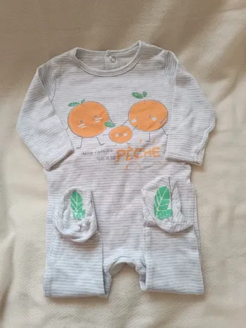🎀 pyjamas léger blanc motif rayures gris Gémo taille 6 mois 🎀