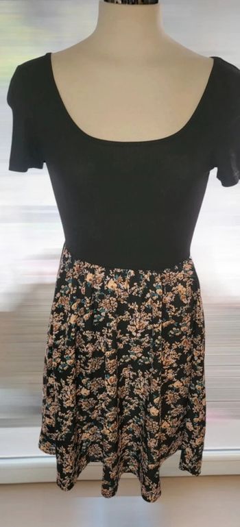 Robe élégante et confortable, parfaite pour l'été