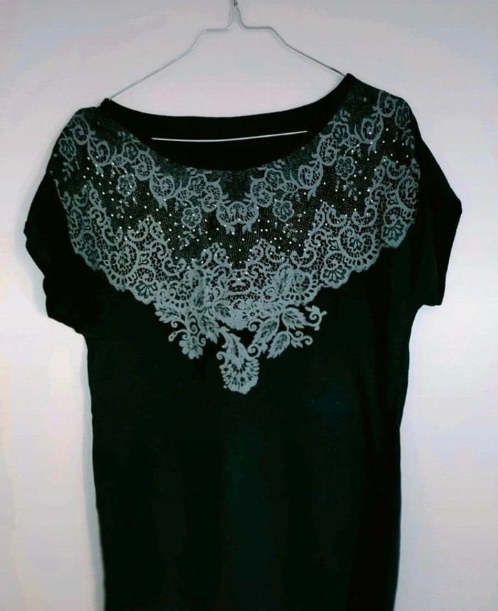 Tshirt neuf effet col en dentelle - dressing trié par tailles - photo numéro 2
