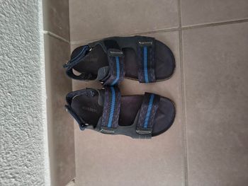 Sandales enfant Kiabi taille 32 a scratch