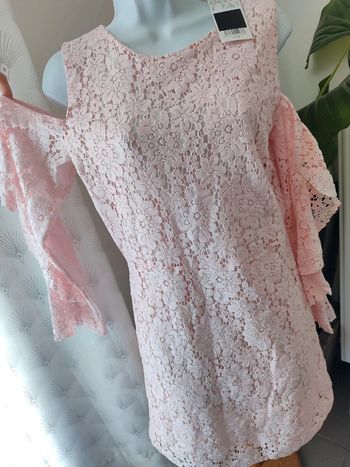 Robe dentelle épaules dénudées