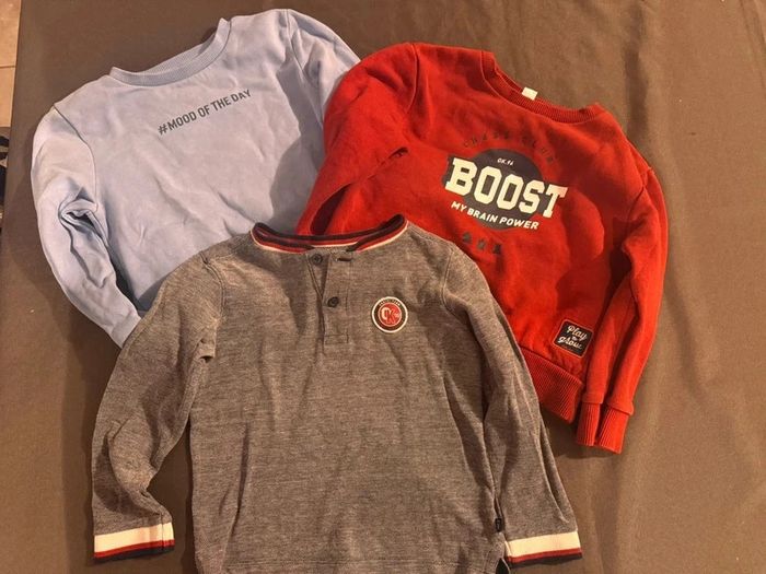 Lot garçon 3 ans: 2 pull + 1 T-shirt manches longues