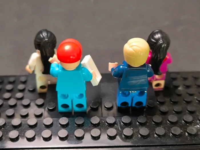 figurine type Lego Donald Trump et Claudia Sheinbaum - photo numéro 6