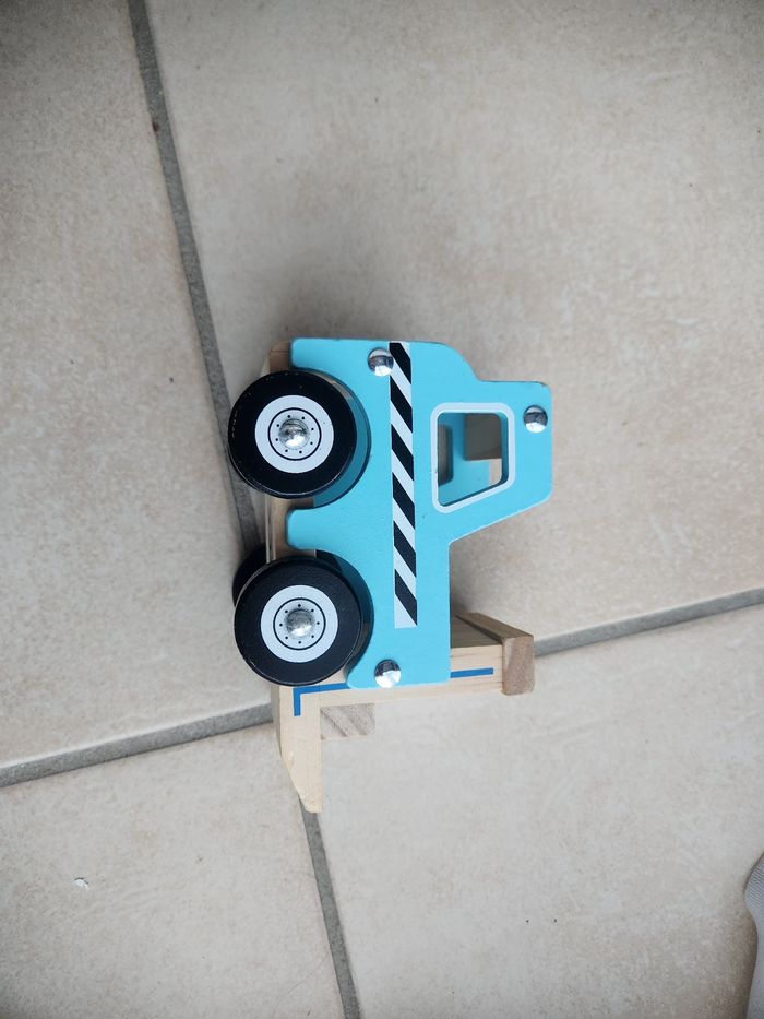 Camion en bois Fizzy