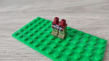 Hanches et jambes vert olive pagne rouge foncé 6023910 pièce détachée Lego #C06