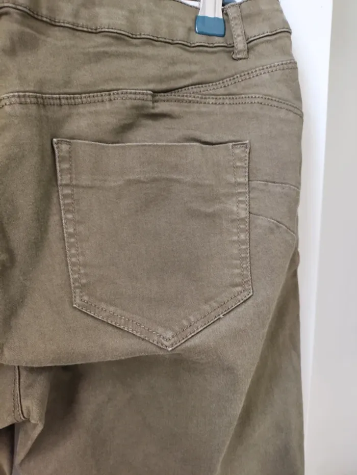 Pantalon skinny kaki femme T42 – coupe droite ajustée - photo numéro 10