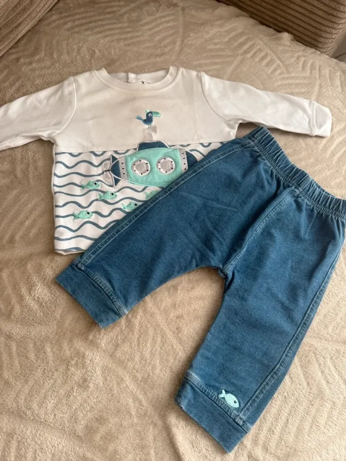 Ensemble bébé marin – 2 pièces (haut + pantalon)