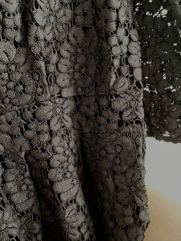 Robe noire en dentelle - photo numéro 3