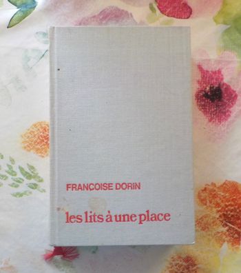 LES LITS A UNE PLACE de Françoise DORIN Ed. France Loisirs