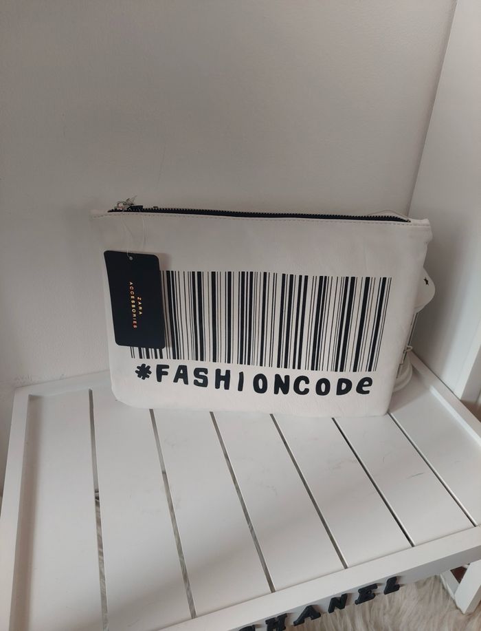 Pochette zippée blanc/noir FashionCode Zara neuve👝