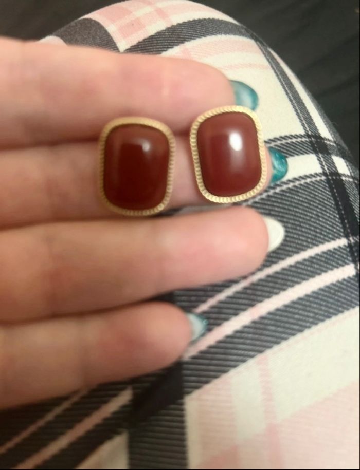 Boucles d’oreilles NEUVES pour femme couleurs bordeaux et doré - photo numéro 2