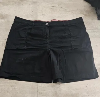 Short noir taille 46