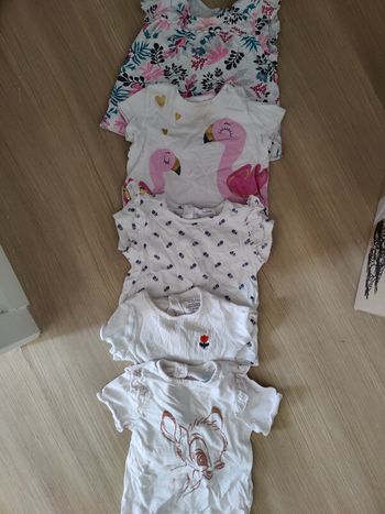 Lot t-shirt fille 18 mois. 