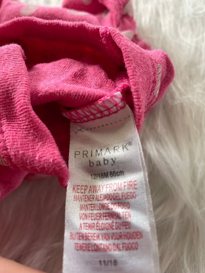 Très jolie bodie rose à manches courtes 🥰primark ecrit taille 12-18 mois taille comme un 18 mois - photo numéro 3