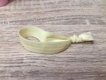 Bracelet tissu élastique jaune clair plat + noué Parfois